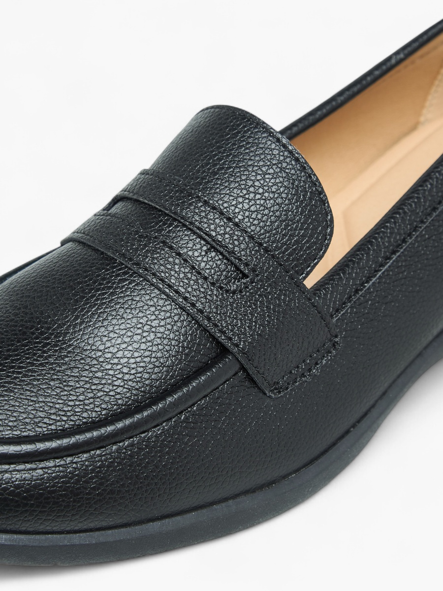 Cutout Detail Slip-On Loafers