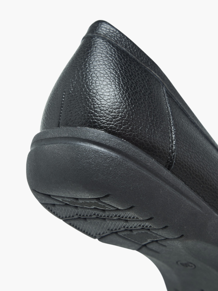 Cutout Detail Slip-On Loafers