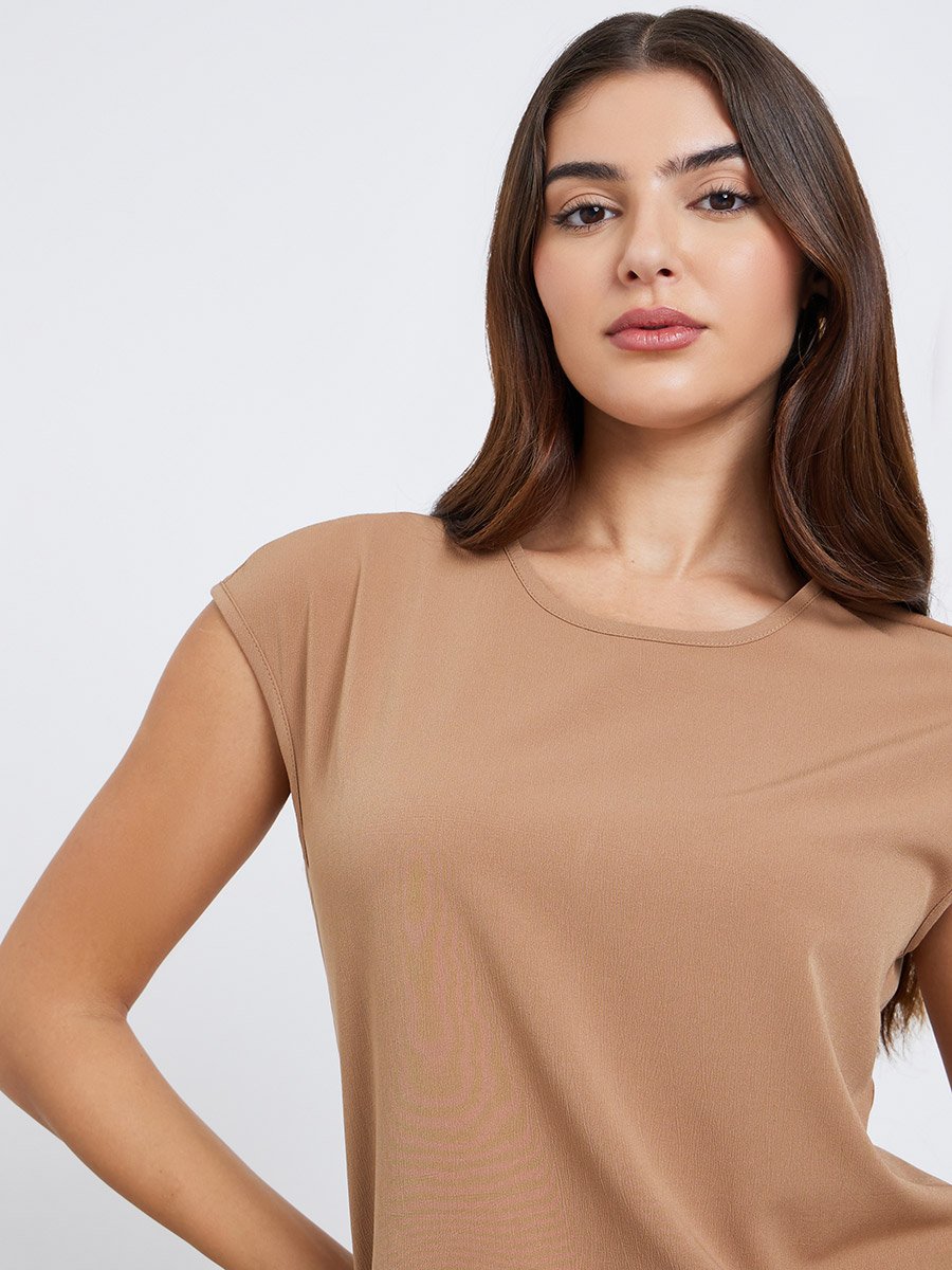 مجموعة من بنطال وبلوزة بأكمام كاب