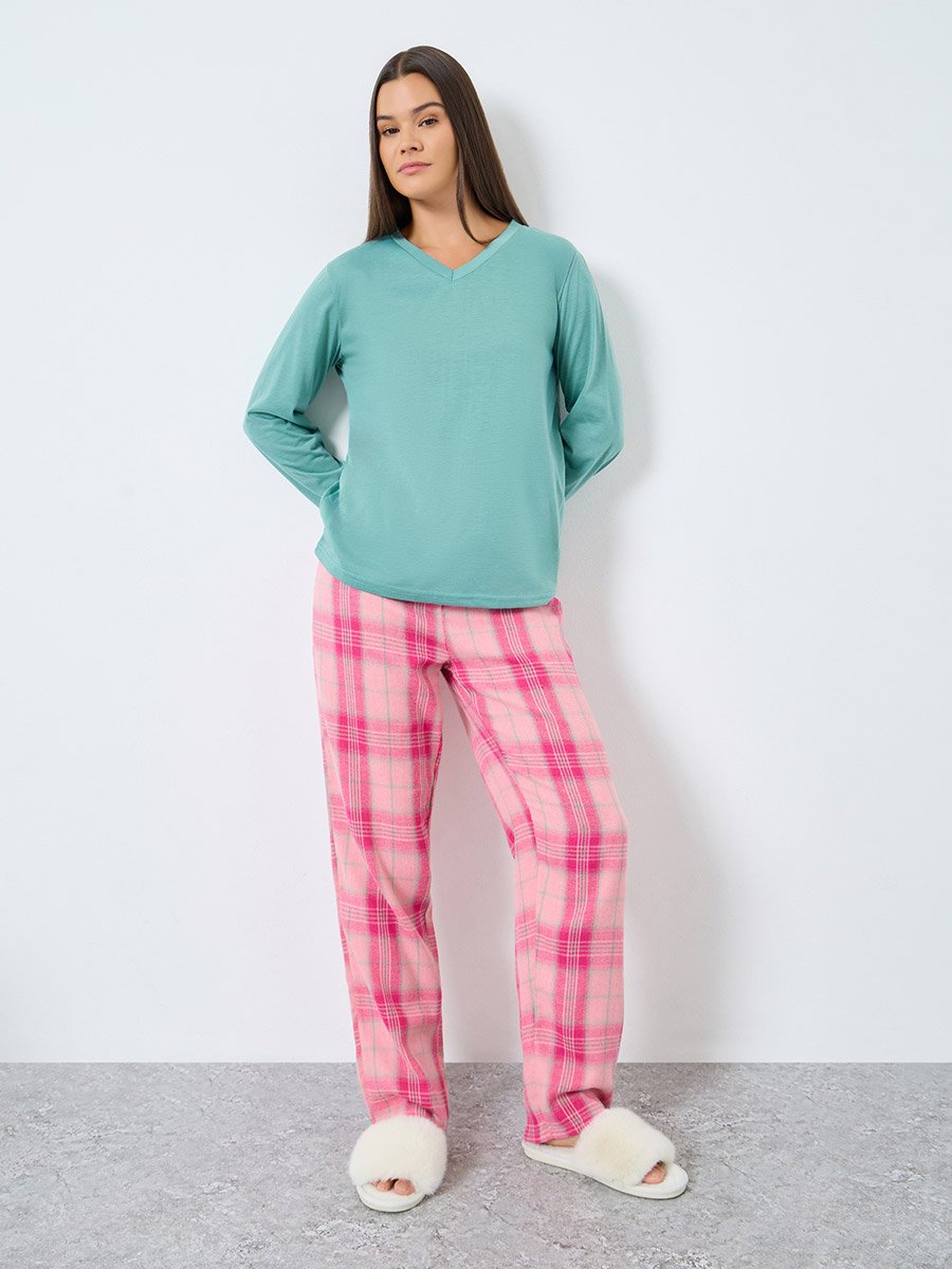 Solid Long Sleeves T-Shirt and Checked Pyjama Set