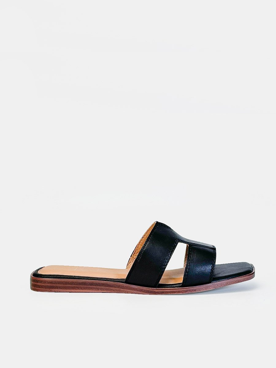 Dory Black Flat Sandals