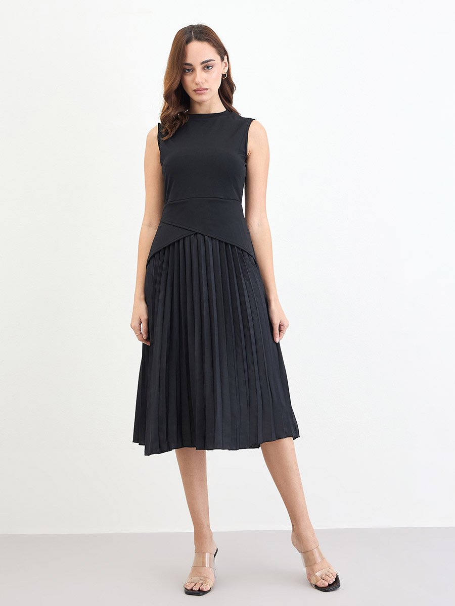 Black Sleeveless Pleated Midi Dress