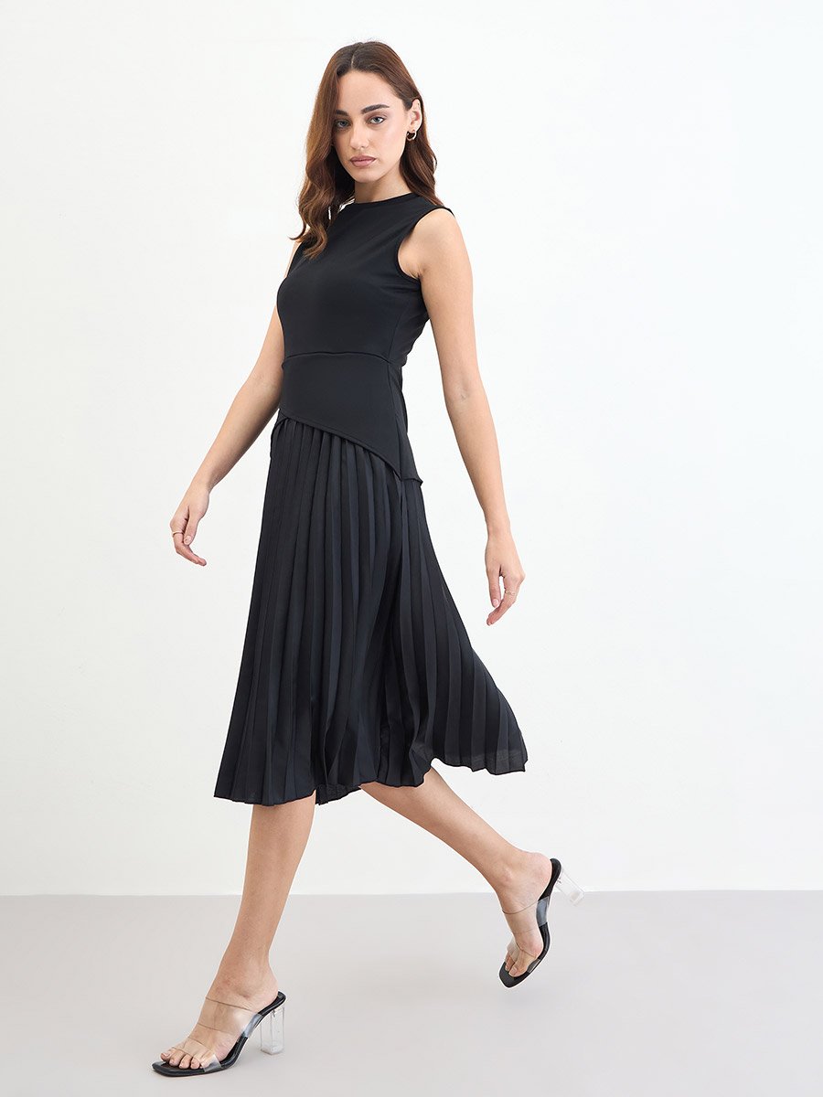 Black Sleeveless Pleated Midi Dress