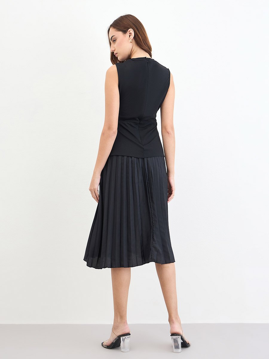 Black Sleeveless Pleated Midi Dress