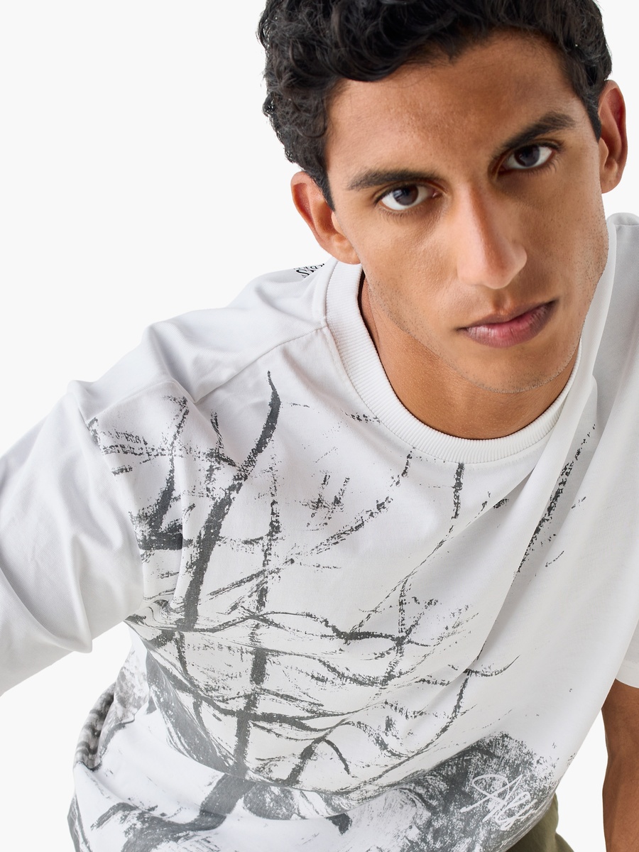 Graphic Print T-Shirt with Crew Neck