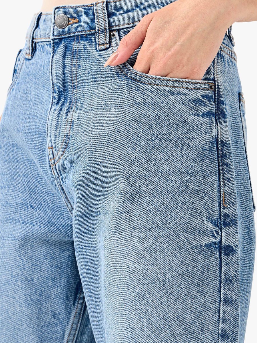 Mom Fit High-Rise Jeans with Pockets