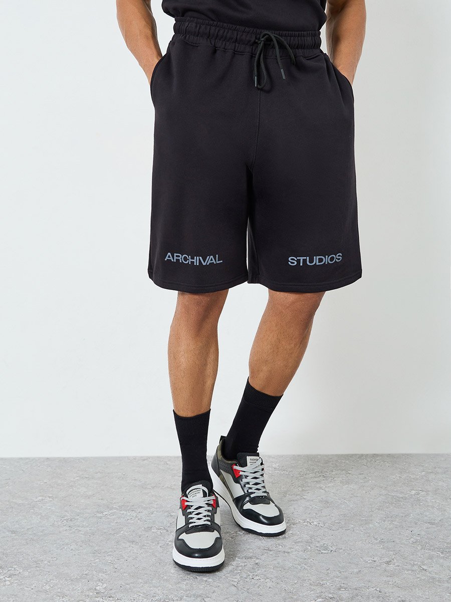 Men Black Graphic Print T-Shirt and Shorts Co-Ords