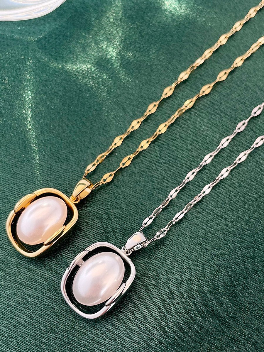 Gold Tone Chain Necklace with Pearl Pendant