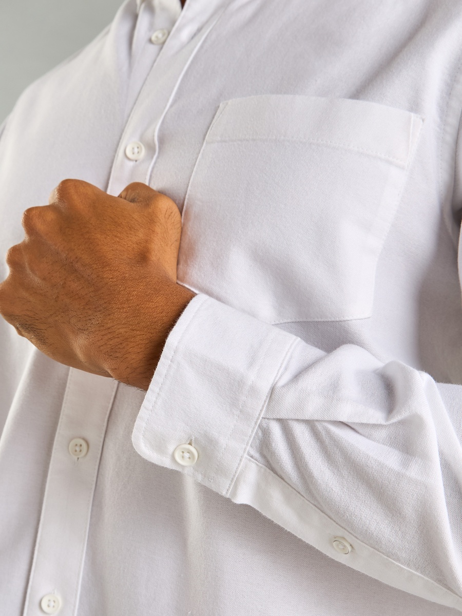 قميص اكسفورد بجيب على الصدر