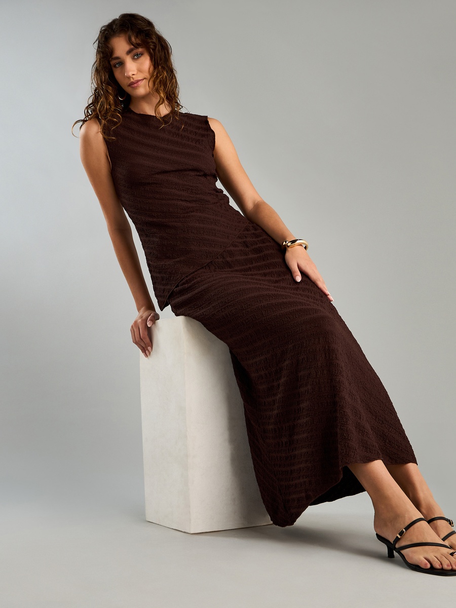 Textured Flared Maxi Skirt