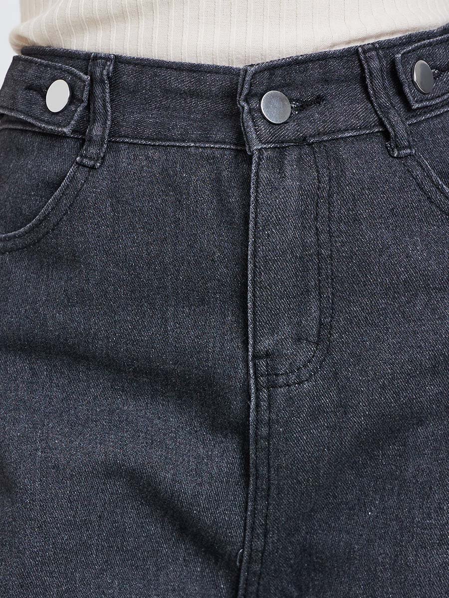 Solid Mid Rise Wide Leg Jeans