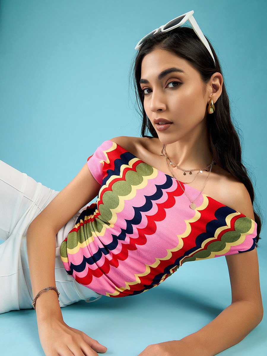 بلوزة قصيرة مطبوع بقصة ضيقة قابلة للتمدد
