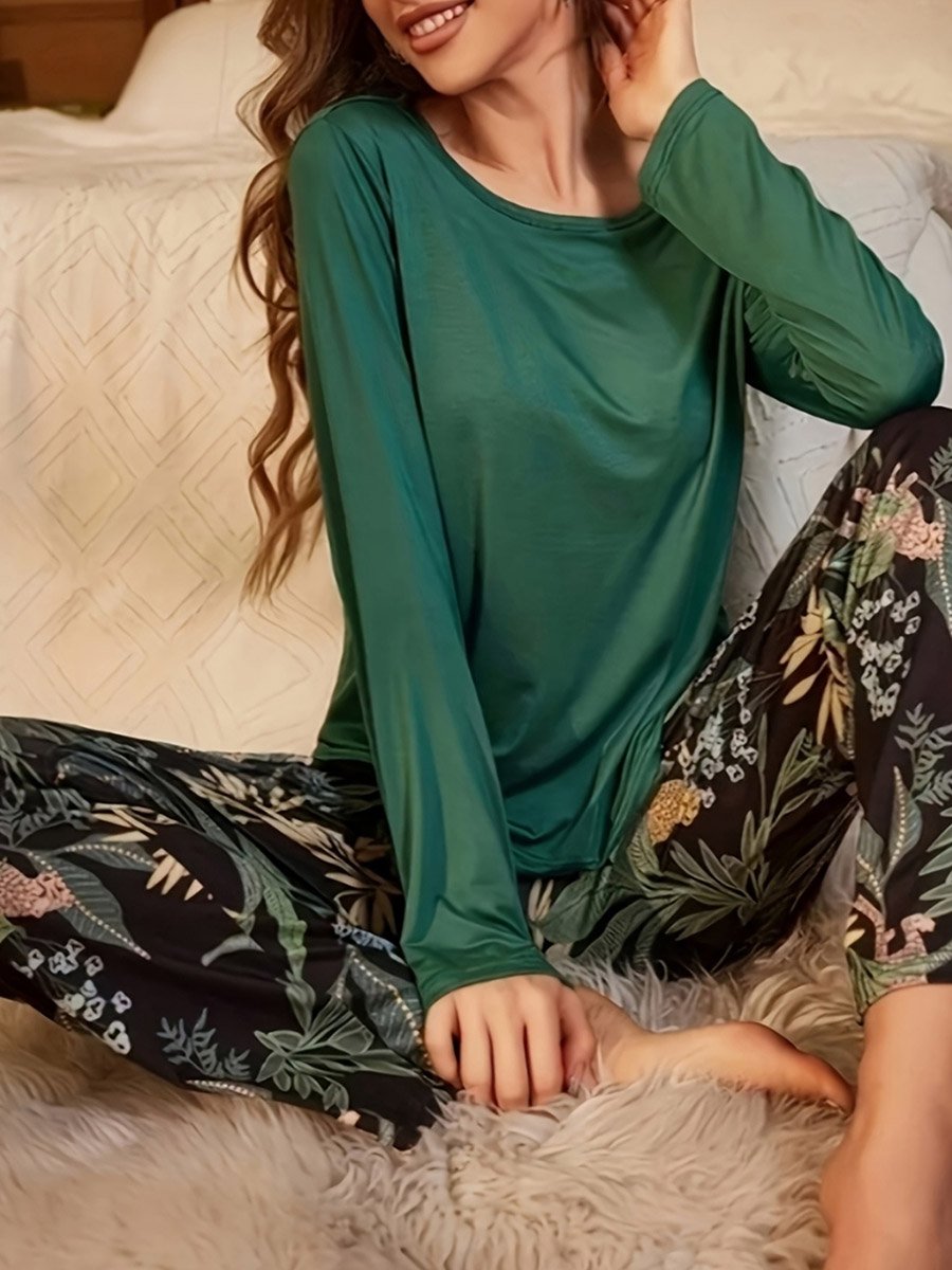 Solid Long Sleeve T-Shirt and Leaf Print Pyjama Set