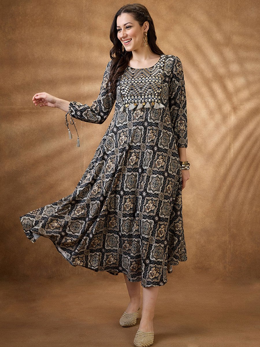 Black Embroidered Yoke Ethnic Motif Fusion Midi Dress For Women at Saudi |  Styli
