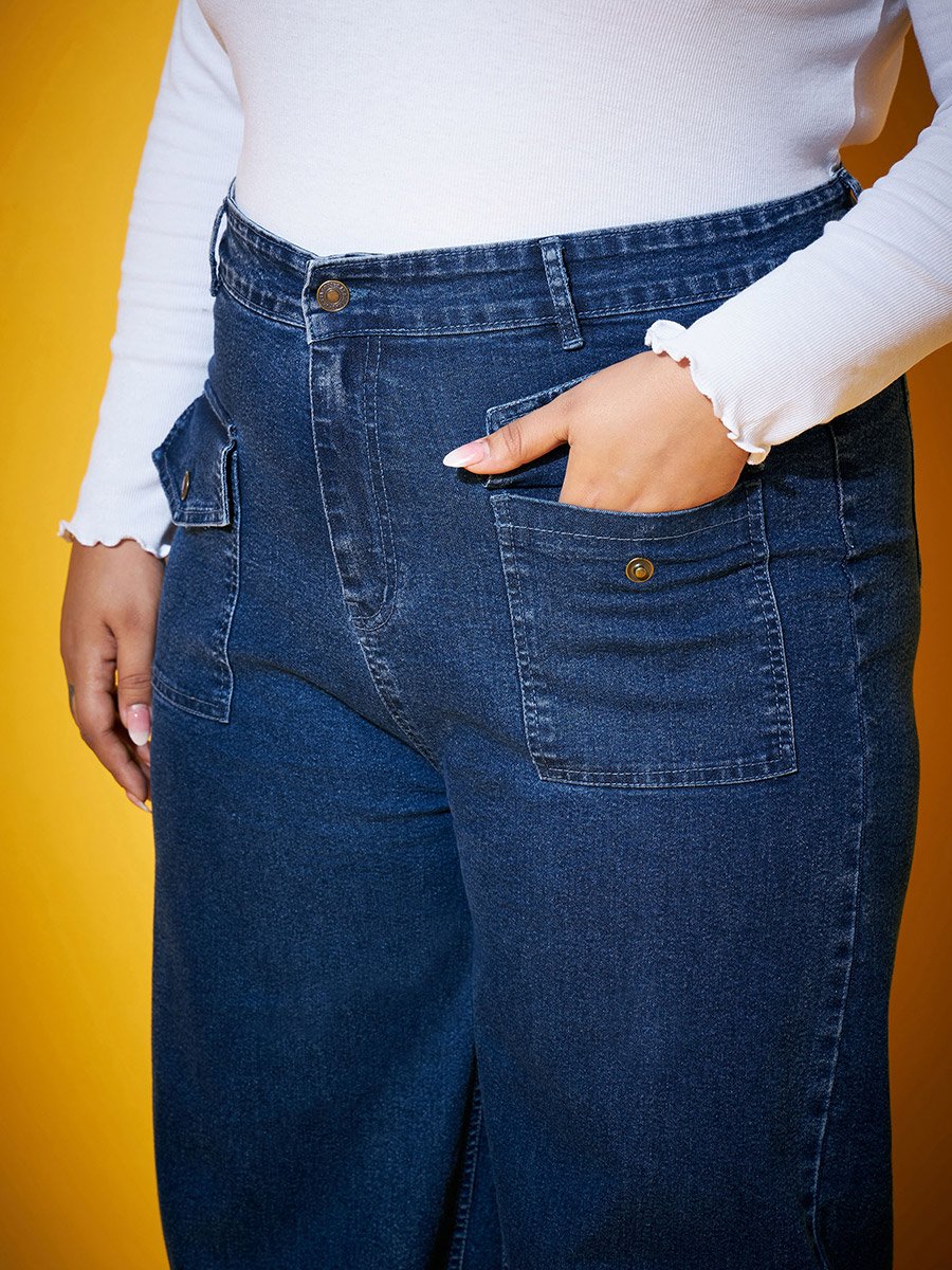 جينز بمقاس كبير وقصة أرجل مستقيمة