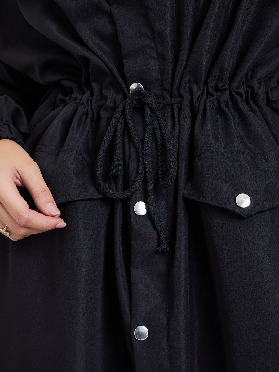 معطف واسع بسحَّاب غلق وأزرار مع أربطة