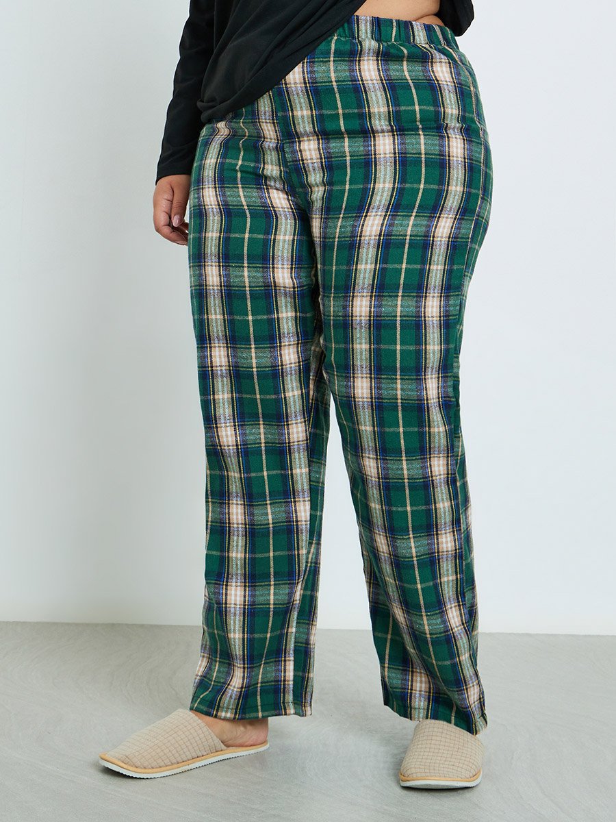 Plus Size Solid V Neck T-Shirt and Check Pyjama Set
