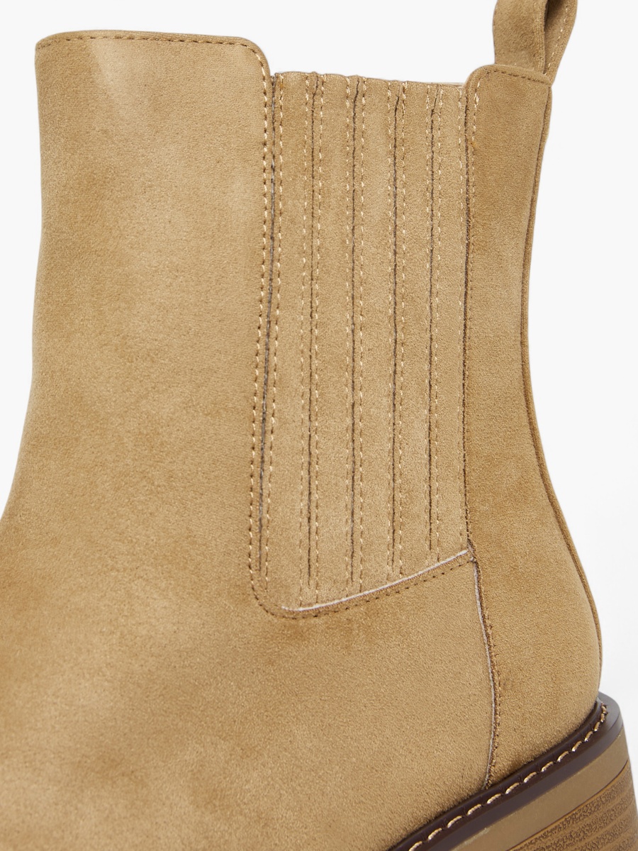 Women Solid Chelsea Boots with Block Heels
