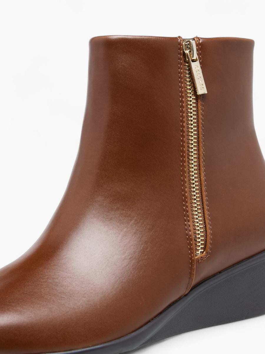 Women Solid Wedge Heel Ankle Boots with Zip Closure