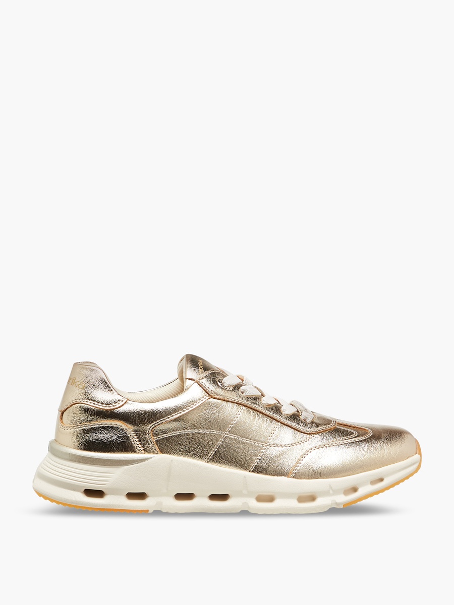 حذاء سنيكرز برباط إغلاق وألواح من بابريكا