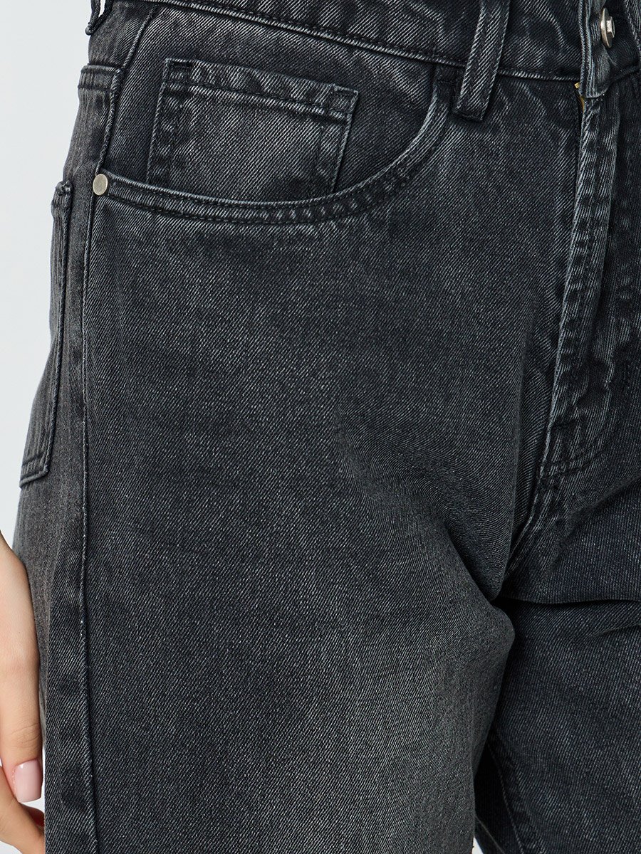Women Black High Rise Relaxed Fit Jeans