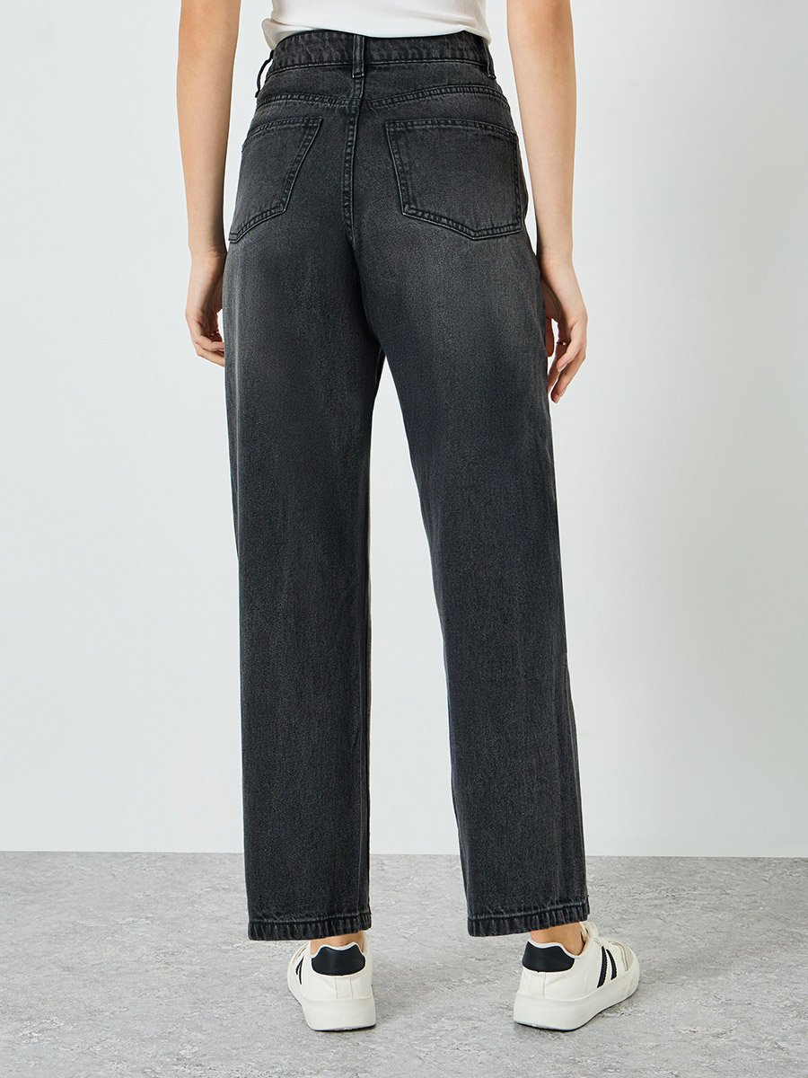 Women Black High Rise Relaxed Fit Jeans