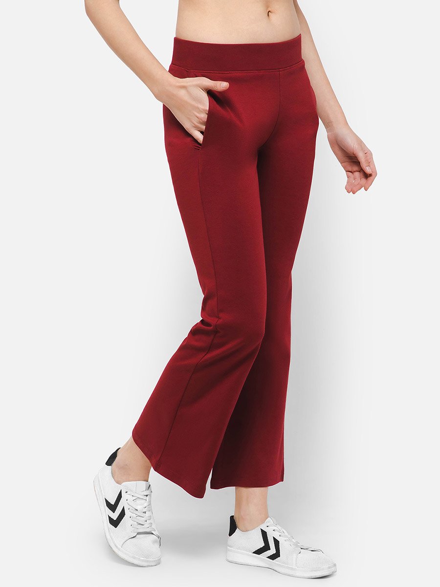 Comfort Fit Flared Yoga Pants with Side Pockets