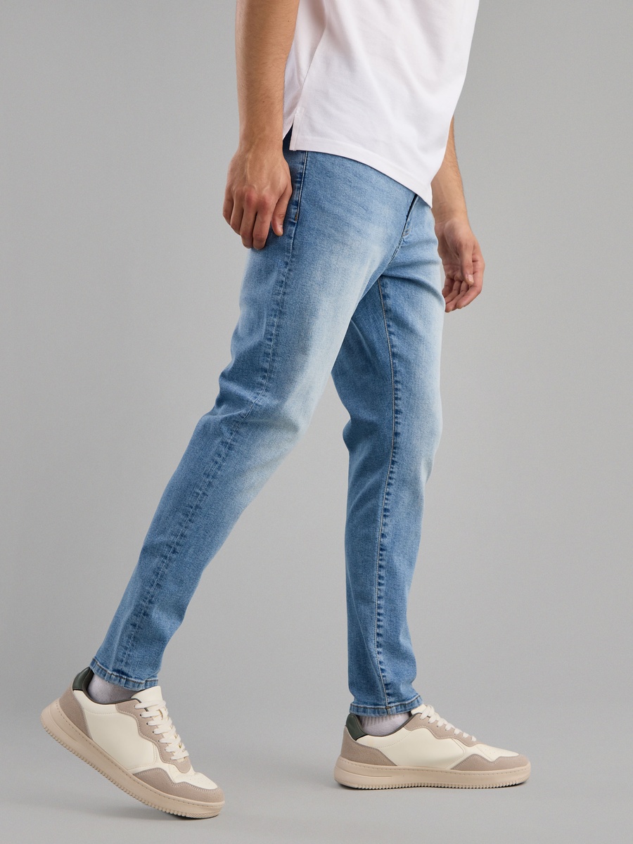 Plain Carrot Fit Jeans with Pockets