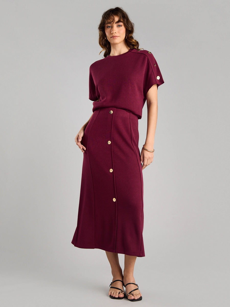تنورة إيه لاين بتفاصيل أزرار