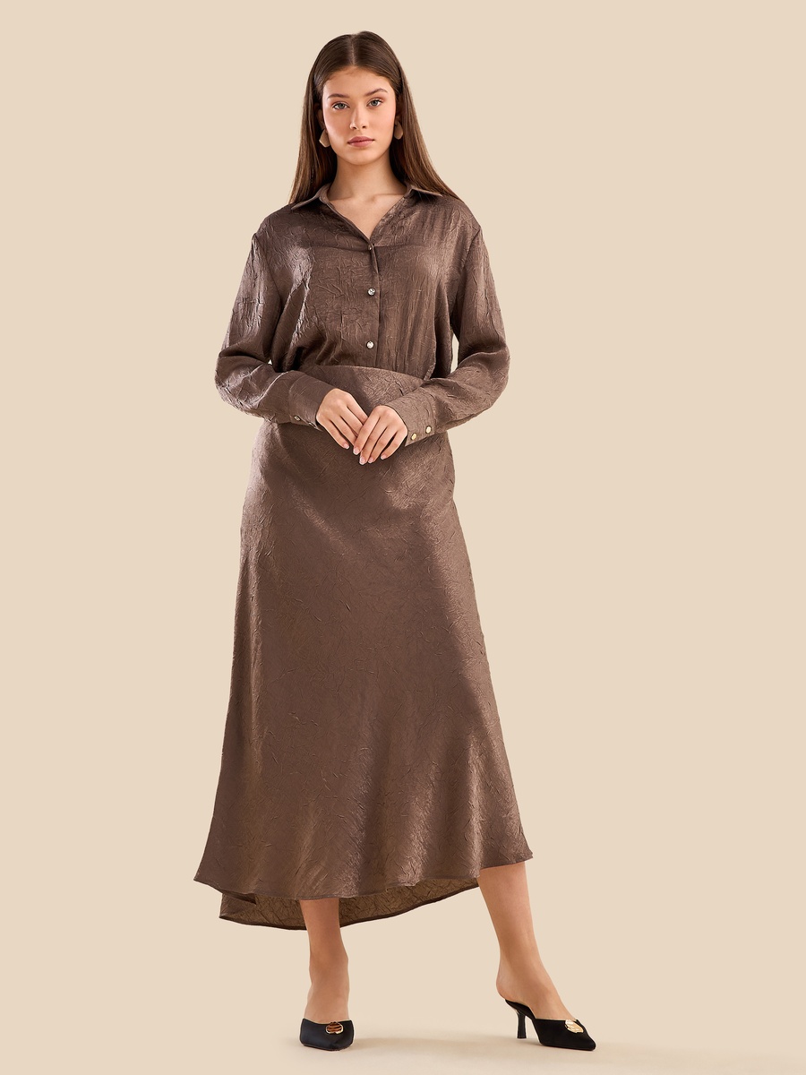 تنورة ساتان بارزة الملمس