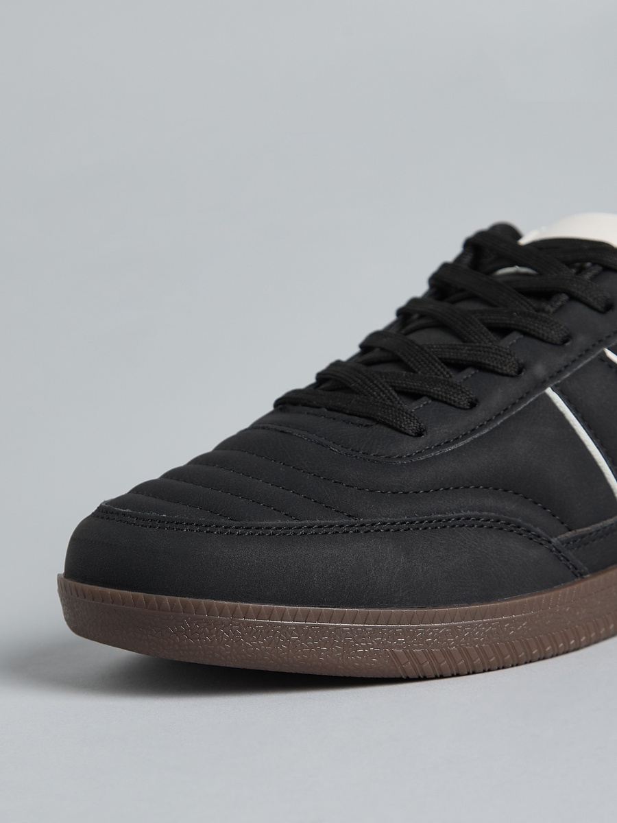 Panelled Lace-Up Closure