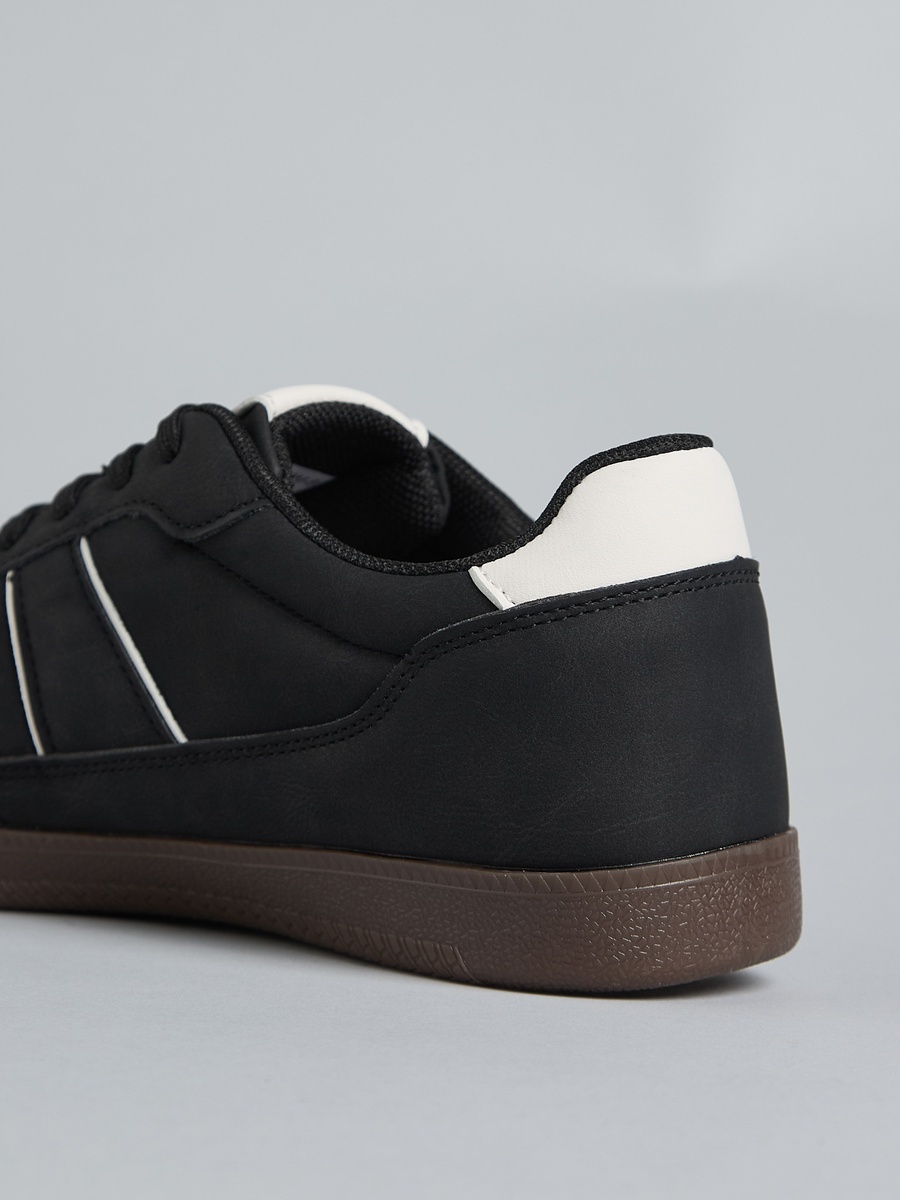 Panelled Lace-Up Closure