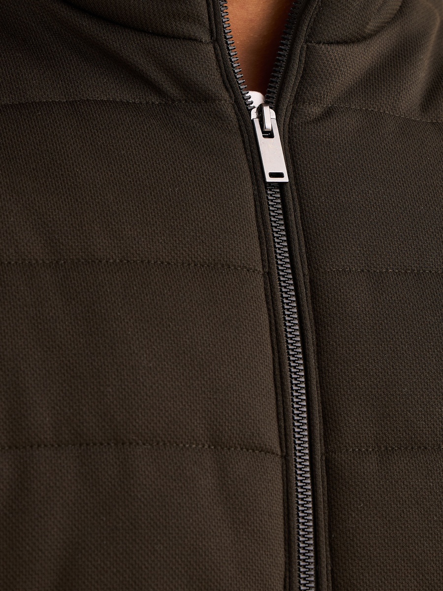 Sleeveless Quilted Jacket
