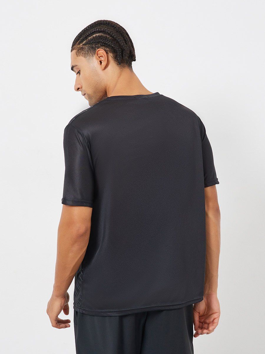 Men Black Striped Training T-Shirt