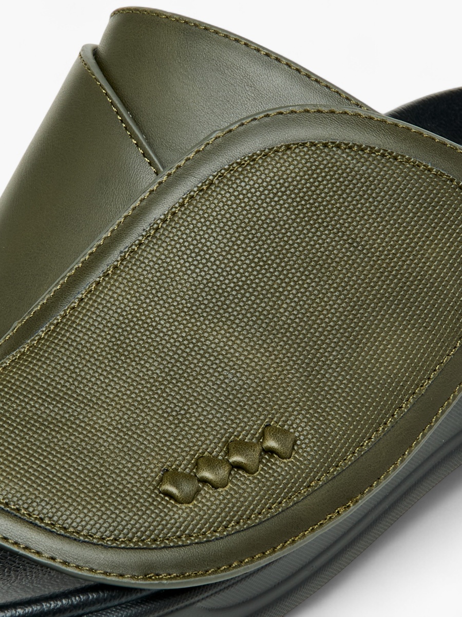 Textured Slip-On Arabic Sandals with Toe Loop