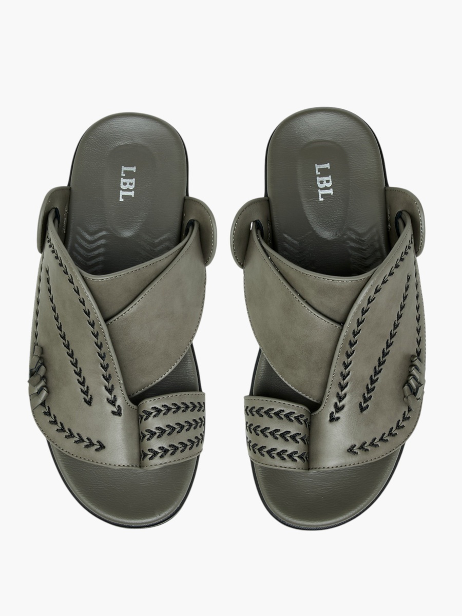 Embroidered Slip-On Arabic Sandals with Toe Loop