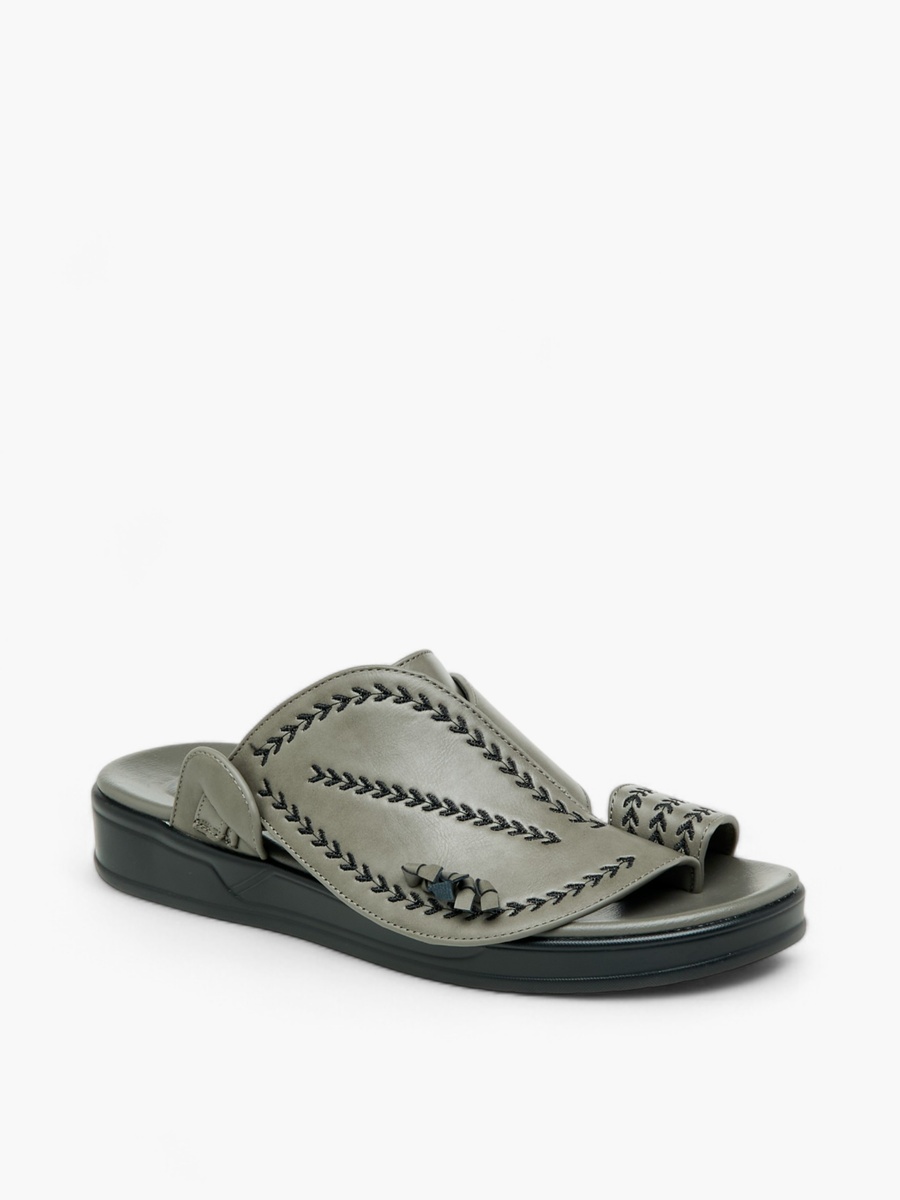 Embroidered Slip-On Arabic Sandals with Toe Loop