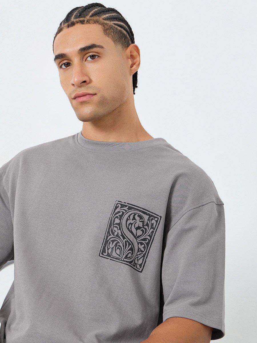 Men Grey Graphic Print Oversized T-Shirt For Men at UAE | Styli