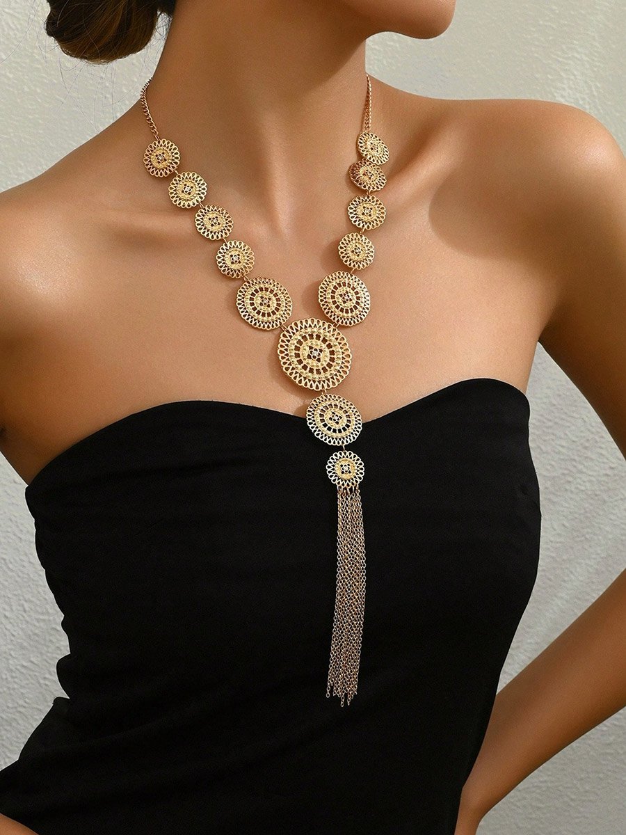 Women Metal Texture Hollow Carved Necklace