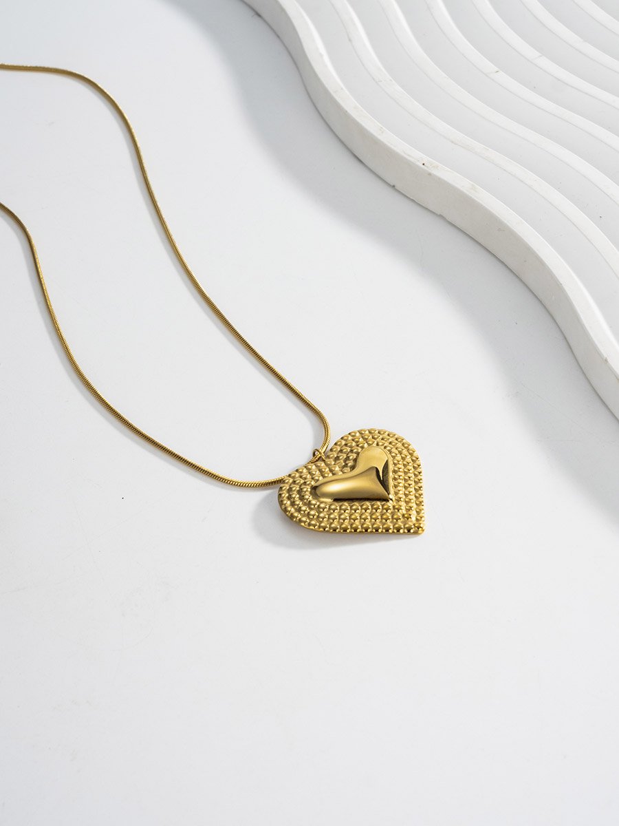 Women Metal Heart-Shaped Pendant Necklace