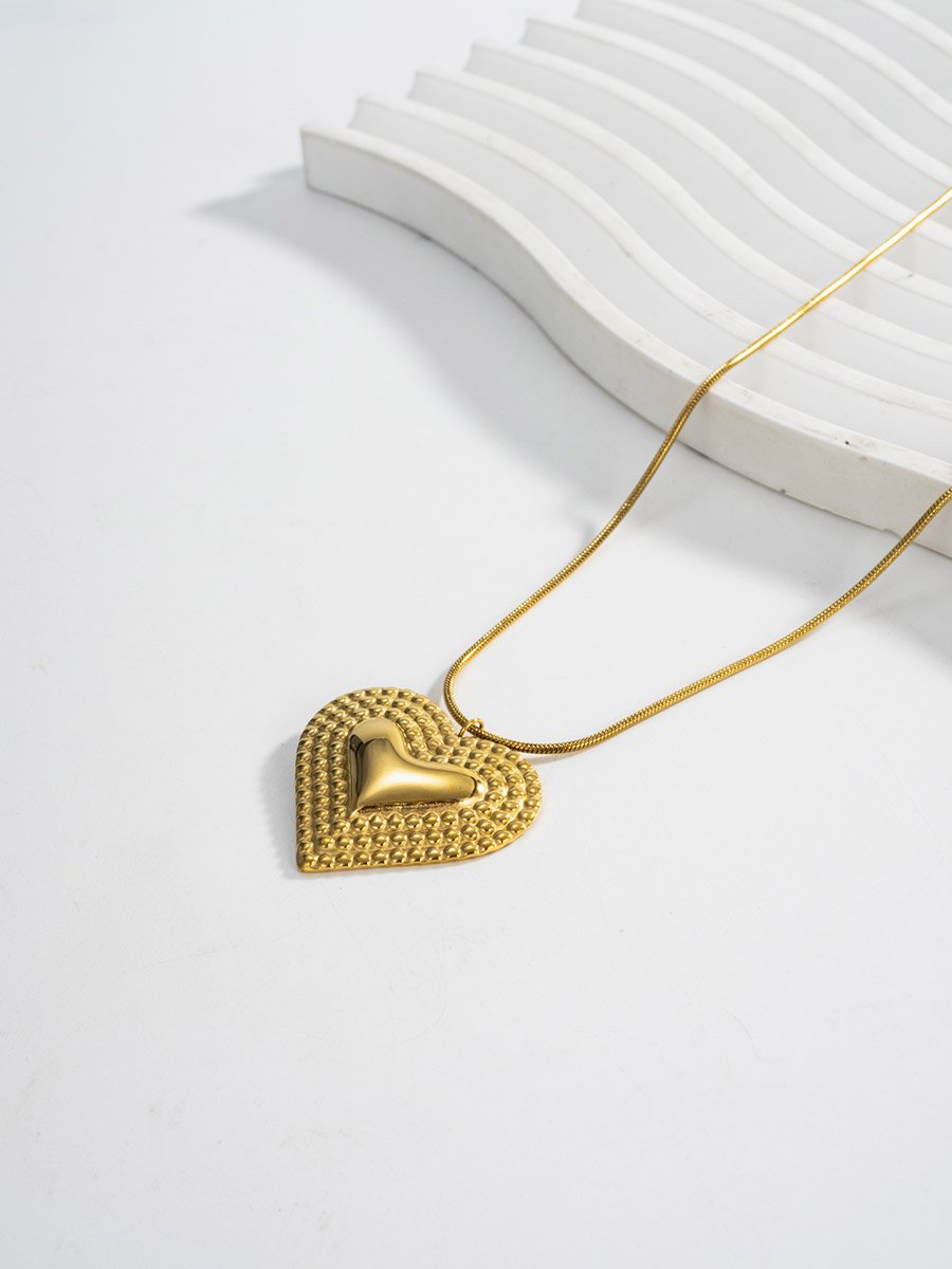 Women Metal Heart-Shaped Pendant Necklace