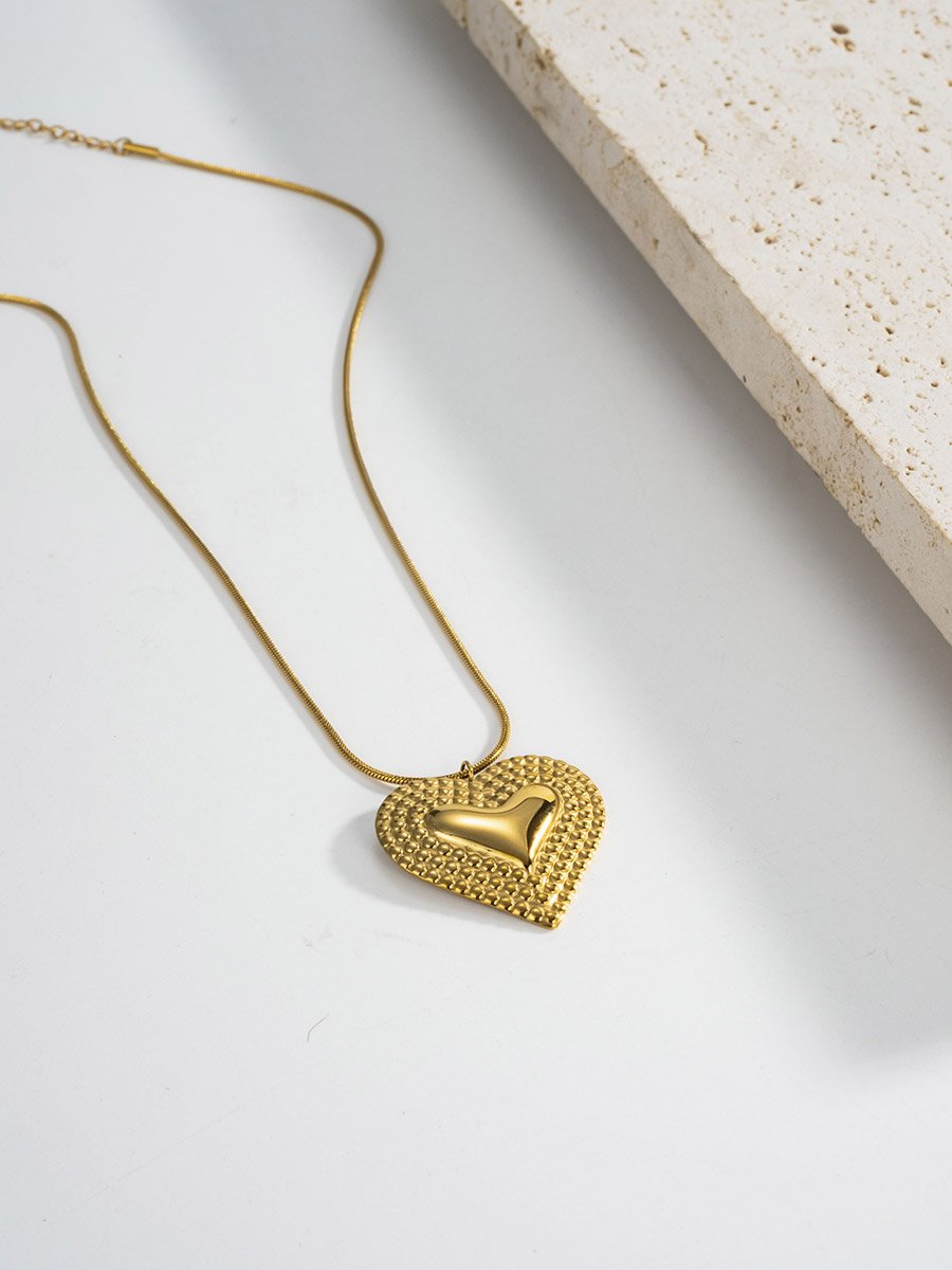 Women Metal Heart-Shaped Pendant Necklace