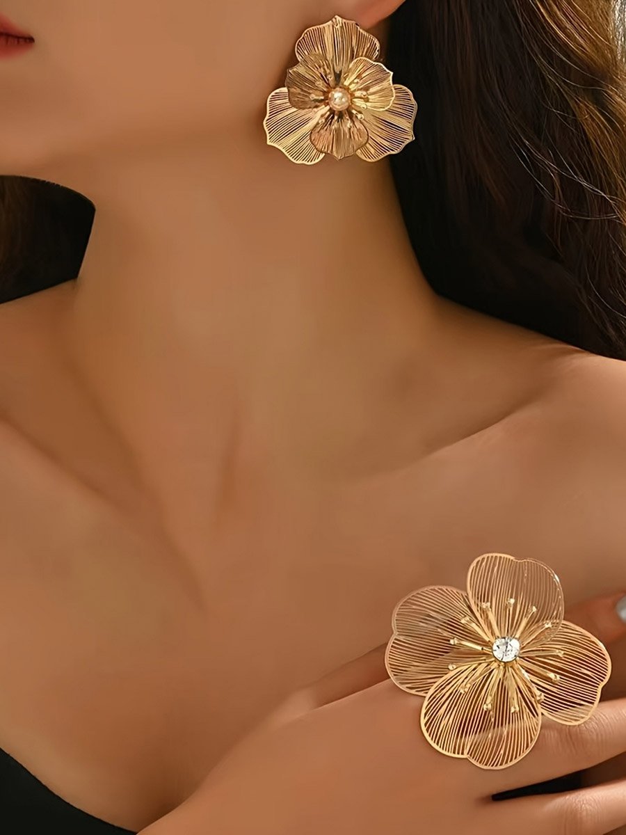 Women Metal Floral Design Ring and Earrings Set