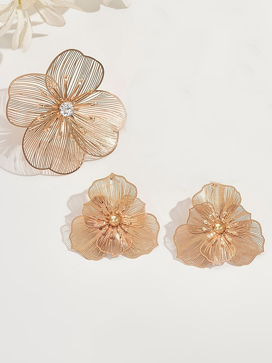 Women Metal Floral Design Ring and Earrings Set