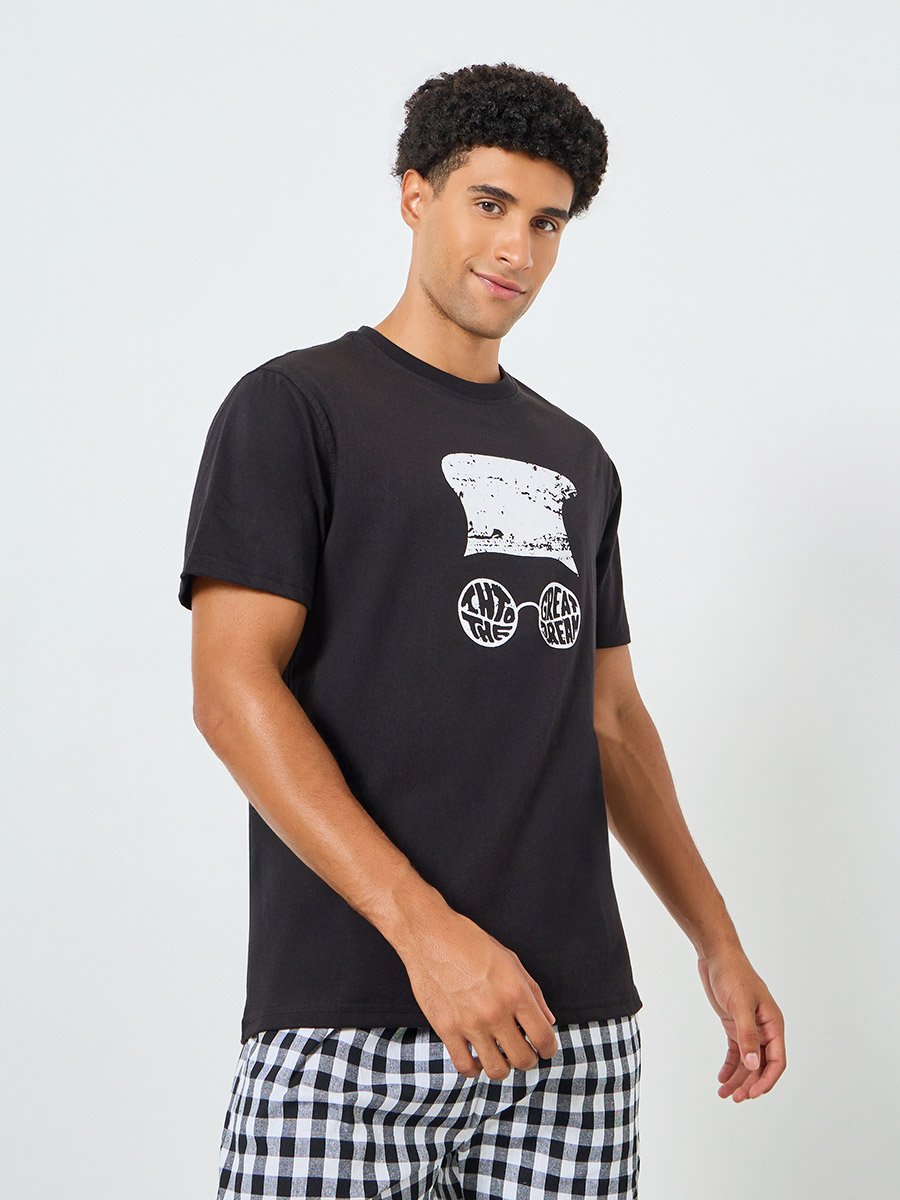 Men Graphic Print T-Shirt and Checked Pyjama Set