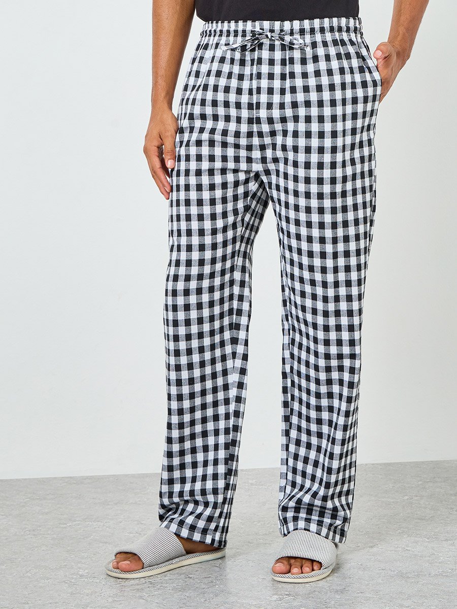 Men Graphic Print T-Shirt and Checked Pyjama Set