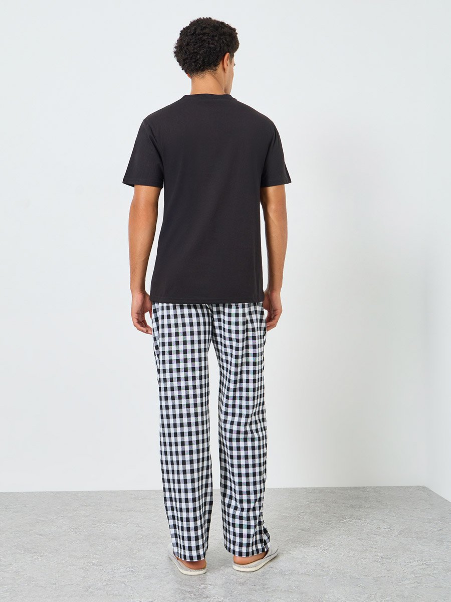 Men Graphic Print T-Shirt and Checked Pyjama Set