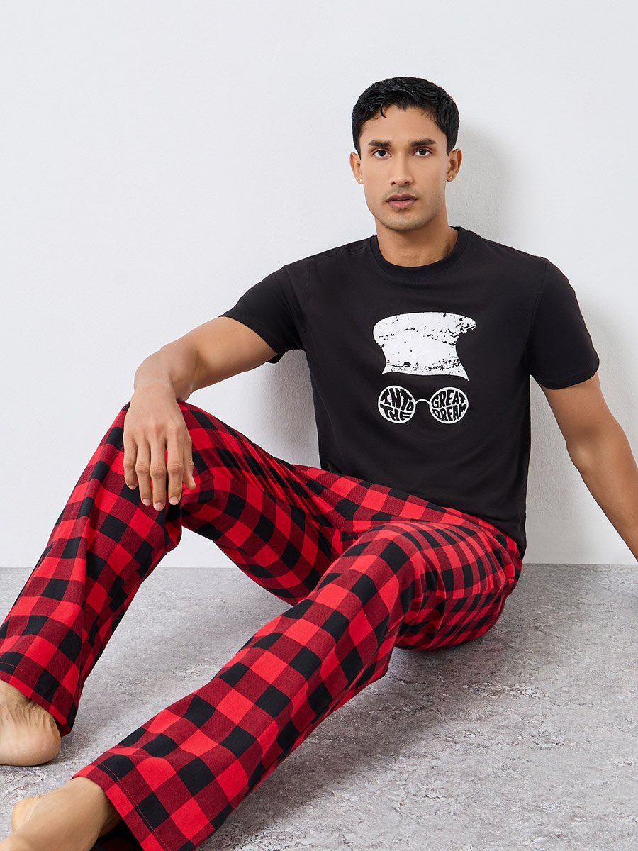 Men Graphic Print Short Sleeve T-Shirt and Checked Pyjama Set