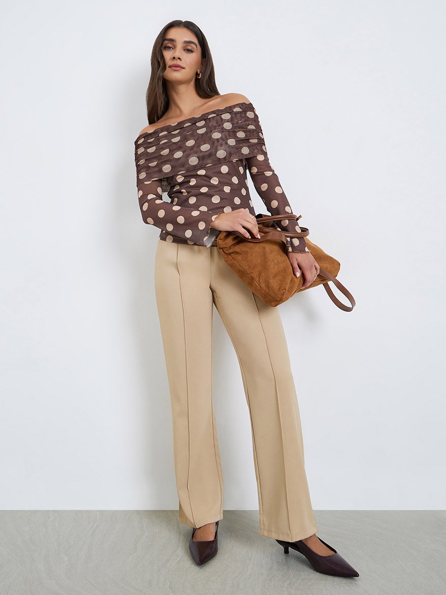 توب شبكي منقط بأكتاف مكشوفة