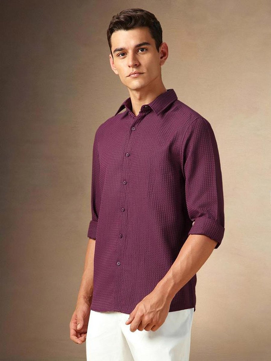 Men Slim Collar Textured Casual Shirt